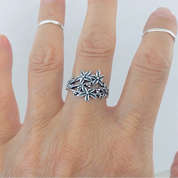 Sterling Silver bouquet of Lilies Ring, Flower Rings, Lily Flowers, Floral Ring - Picture 7 of 12